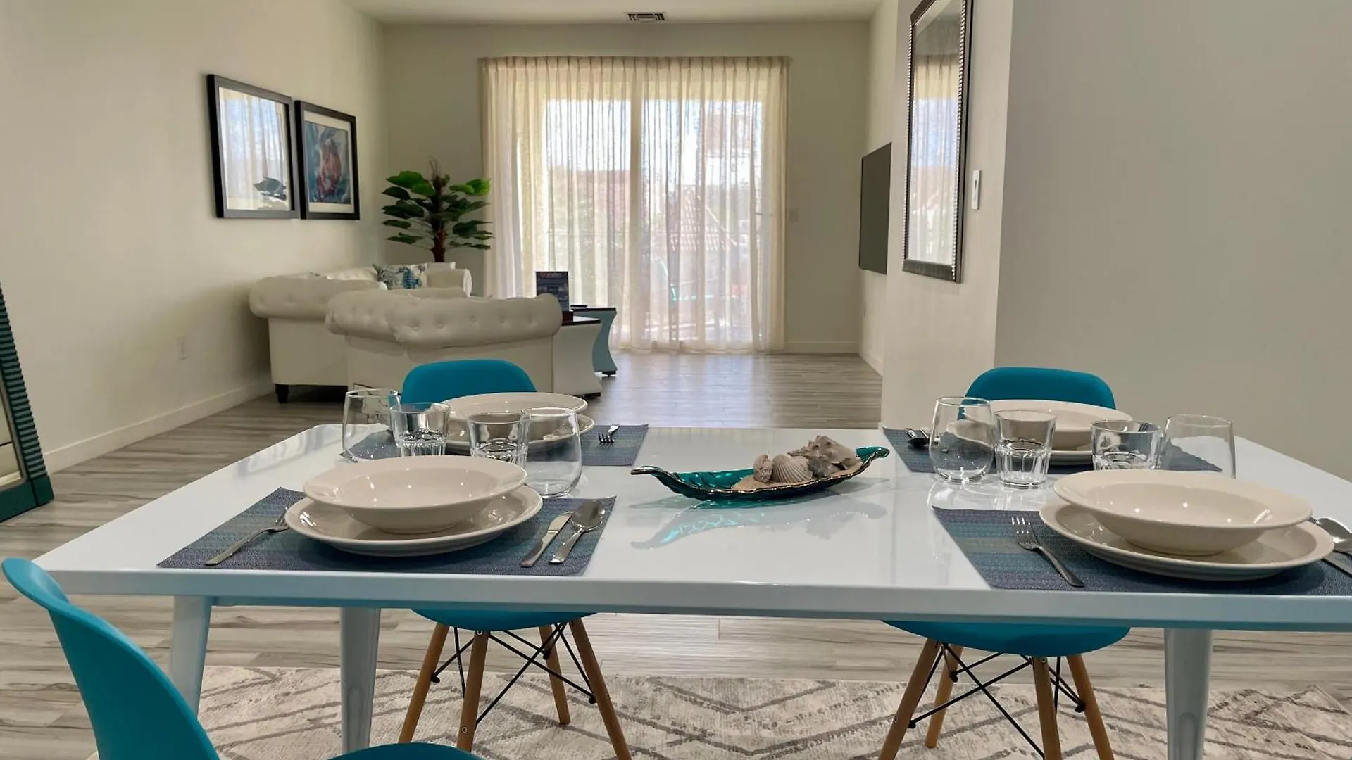 The Cove - Condo Hotel - Palm Beach Strip
