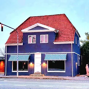 guesthouse-blue-house-in-vintage-villagarden.copenhagenhotelselect.com/