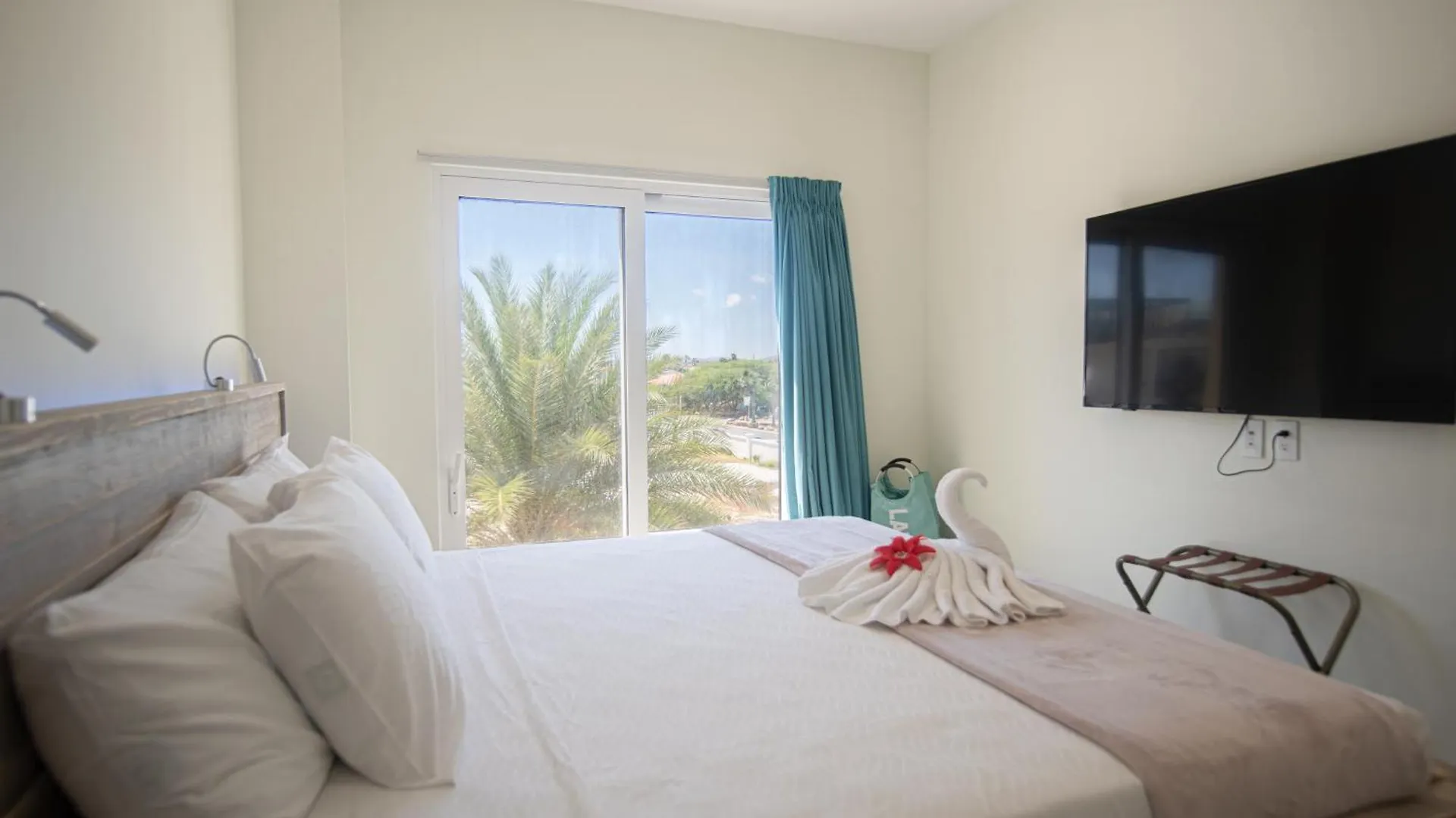 The Cove - Condo Hotel - Palm Beach Strip