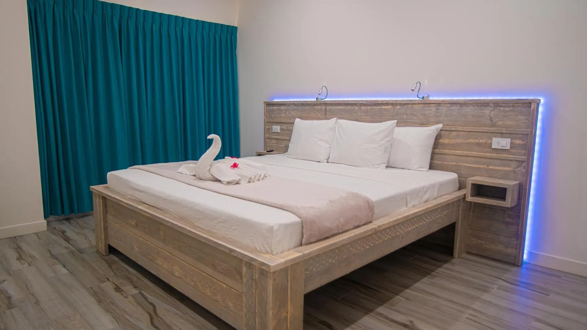 Aparthotel The Cove - Condo Hotel - Palm Beach Strip