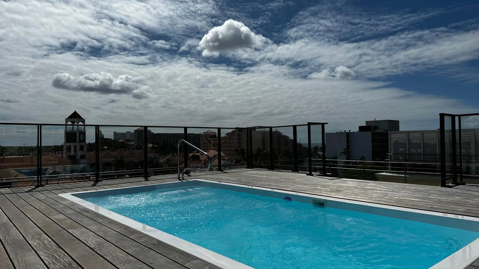 Aparthotel The Cove - Condo Hotel - Palm Beach Strip